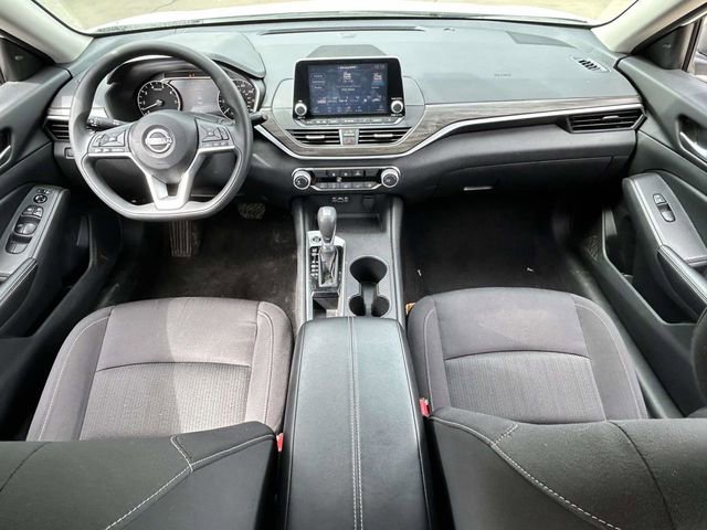 Used 2025 Nissan Altima 2.5 SV image 9