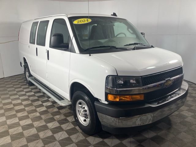 Used 2024 Chevrolet Express 2500 w/ Driver Convenience Package image 4