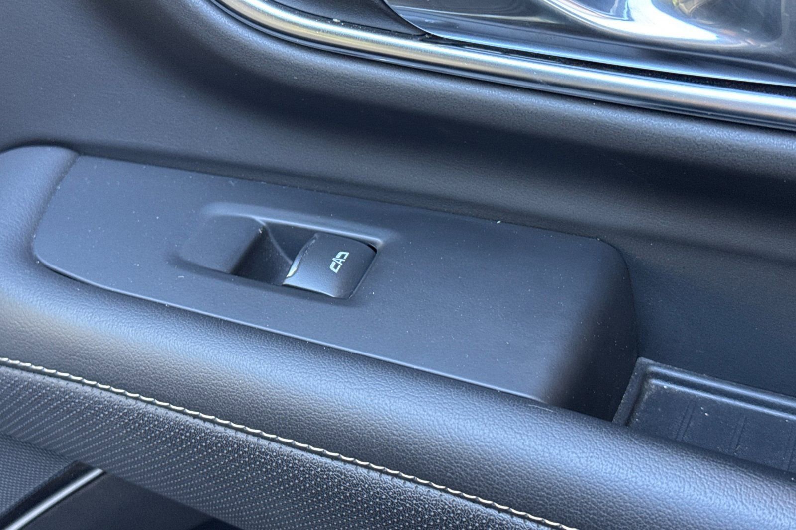 Used 2024 Chevrolet Suburban Premier image 22