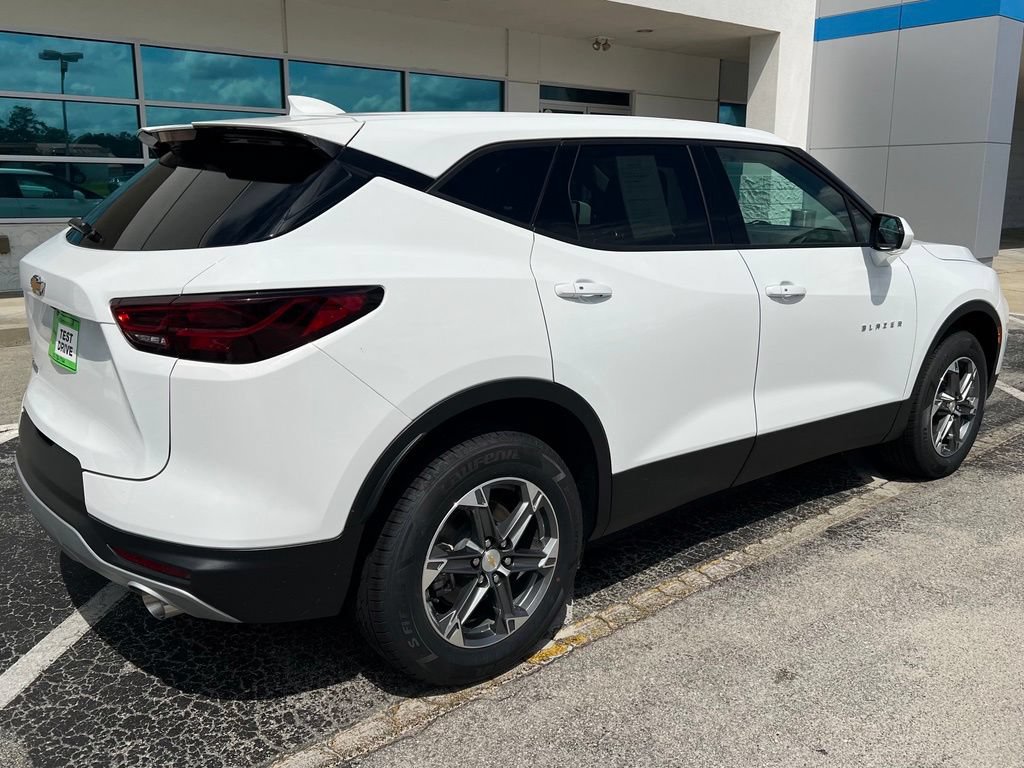 Used 2025 Chevrolet Blazer LT FWD image 4