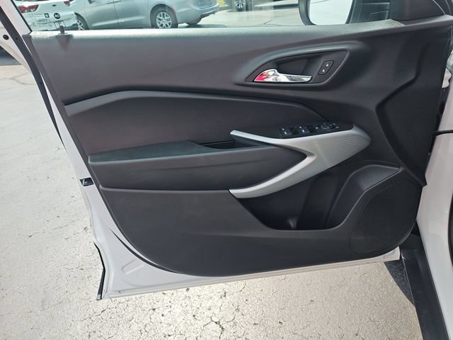 Used 2025 Chevrolet Trax RS w/ Driver Confidence Package FWD image 12
