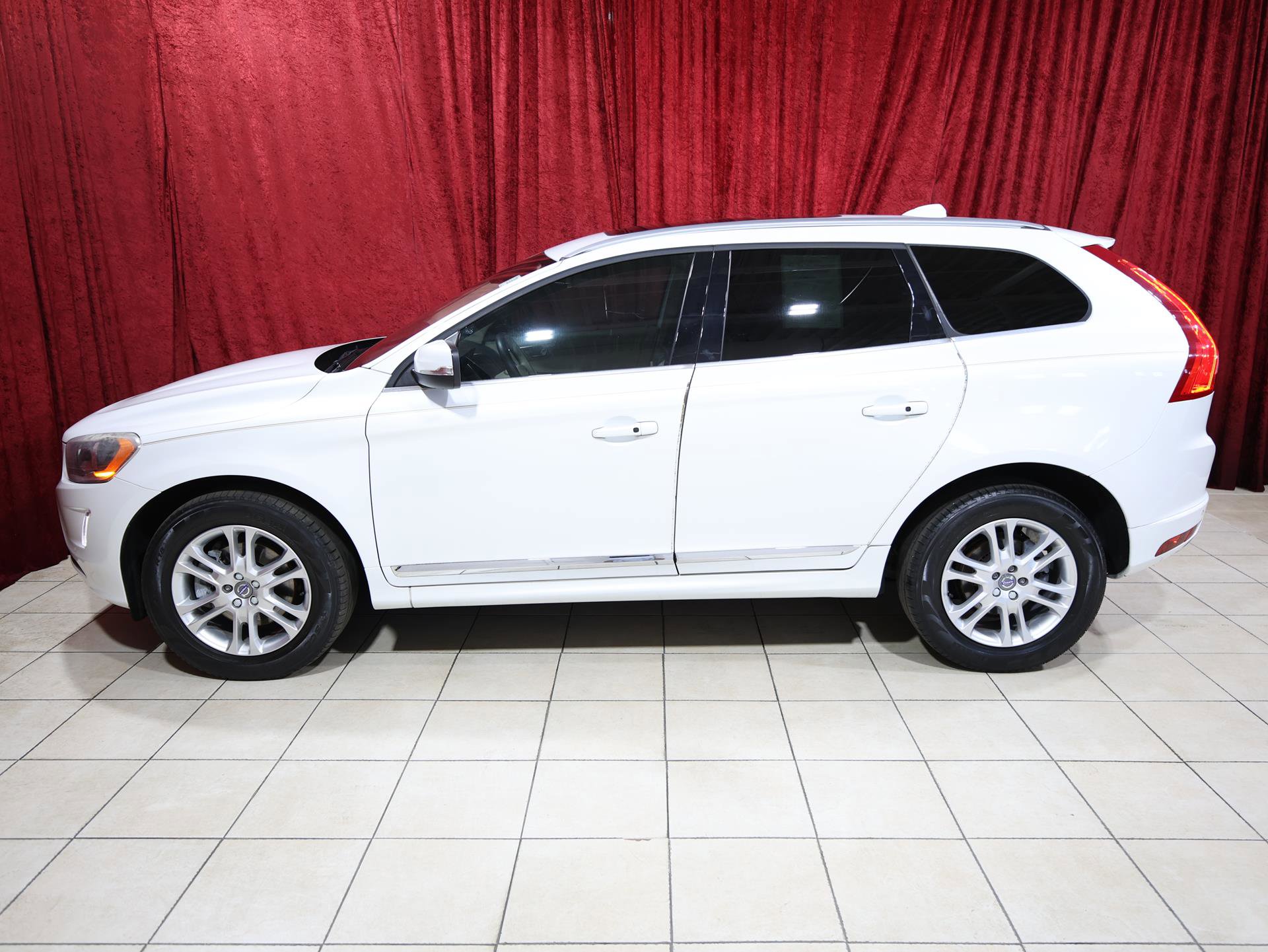 Used 2016 Volvo XC60 T5 Premier image 4