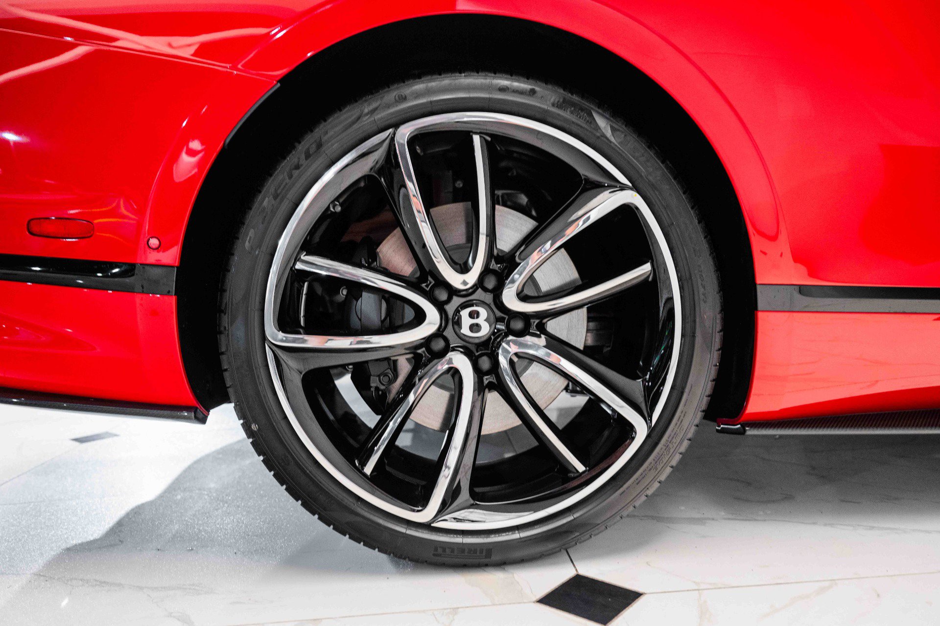 Used 2024 Bentley Continental GT V8 image 13