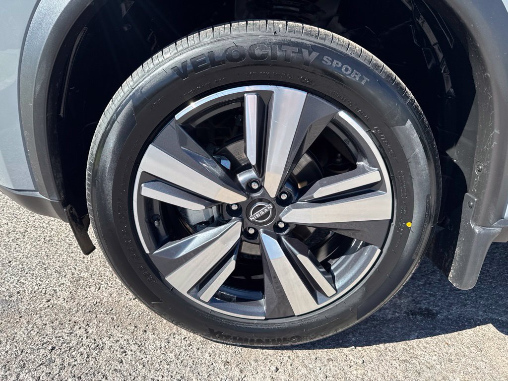 Used 2023 Nissan Rogue SL FWD image 11
