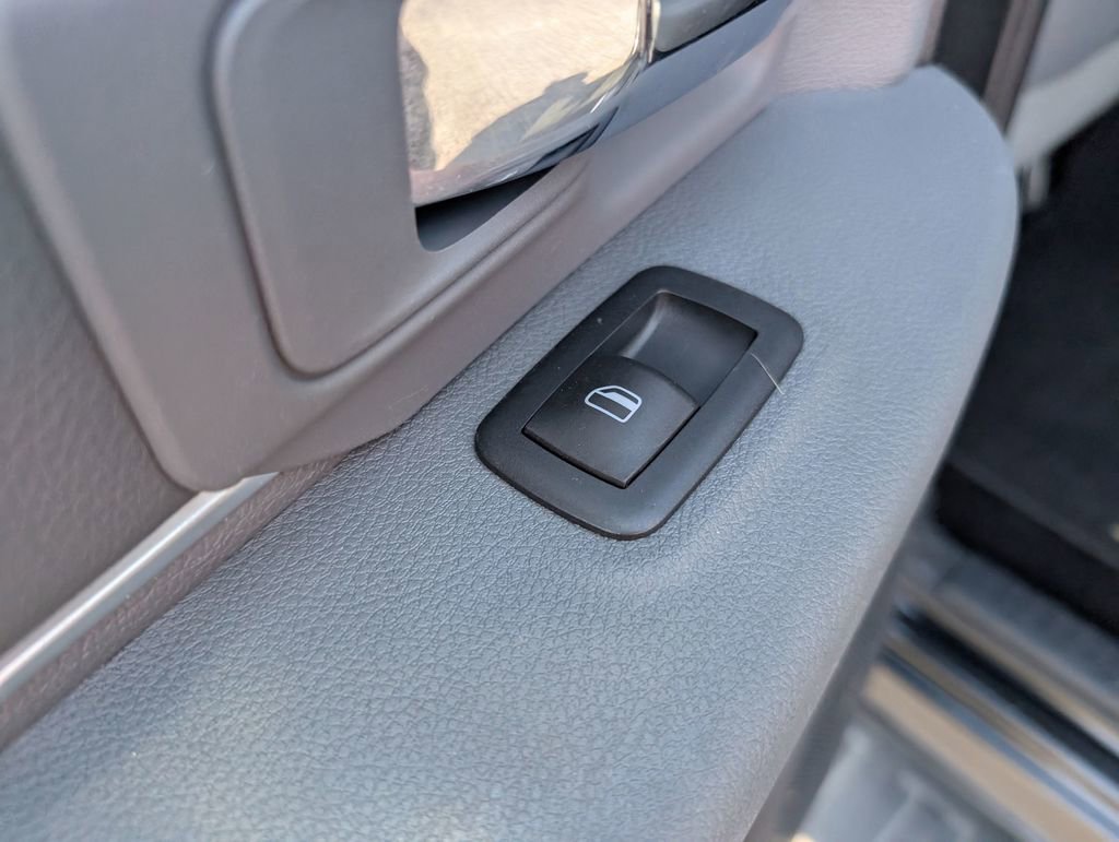 Used 2016 RAM 1500 Classic SLT w/ SLT Plus D￩cor Group AWD/4WD image 12