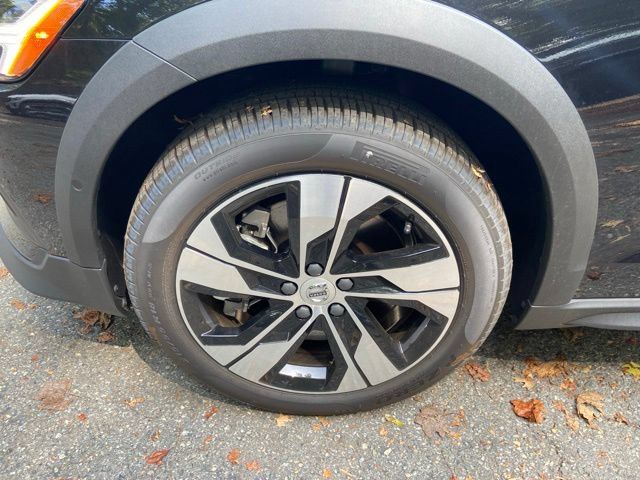 New 2026 Volvo V60 B5 Cross Country Plus w/ Climate Package AWD/4WD image 9