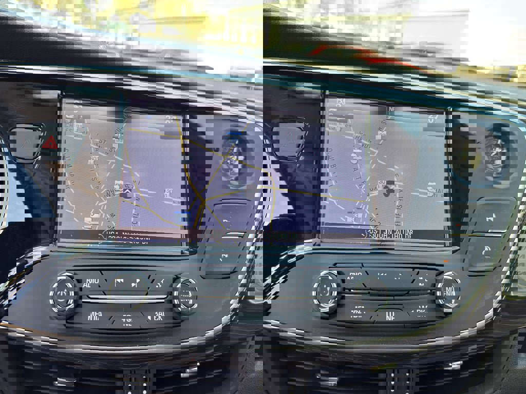 Used 2020 Buick Envision Essence w/ Experience Buick Package image 17