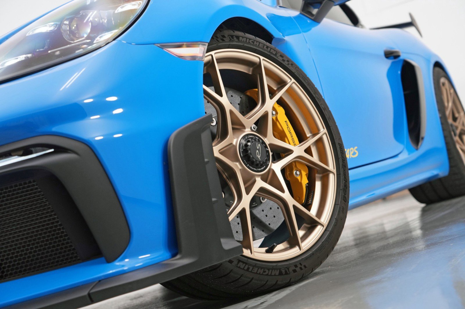 Used 2024 Porsche 718 Cayman GT4 RS w/ Weissach Package RWD image 52