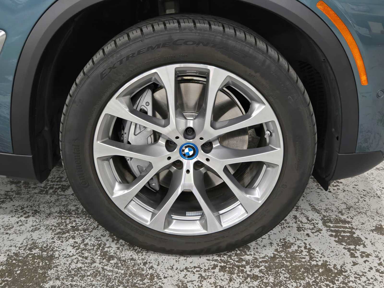 Used 2024 BMW X5 xDrive50e w/ Parking Assistance Package AWD/4WD image 9