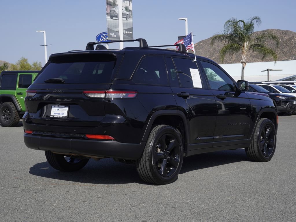 Used 2023 Jeep Grand Cherokee Altitude AWD/4WD image 4