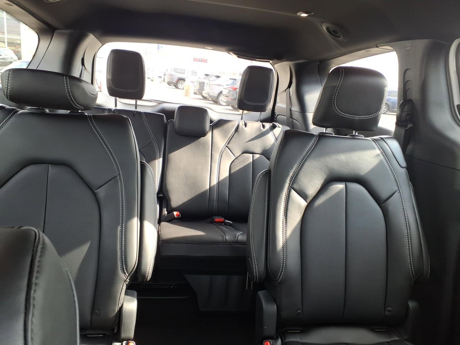 New 2026 Chrysler Pacifica Select FWD image 22