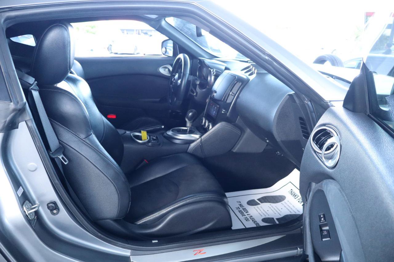 Used 2014 Nissan 370Z Touring RWD image 29