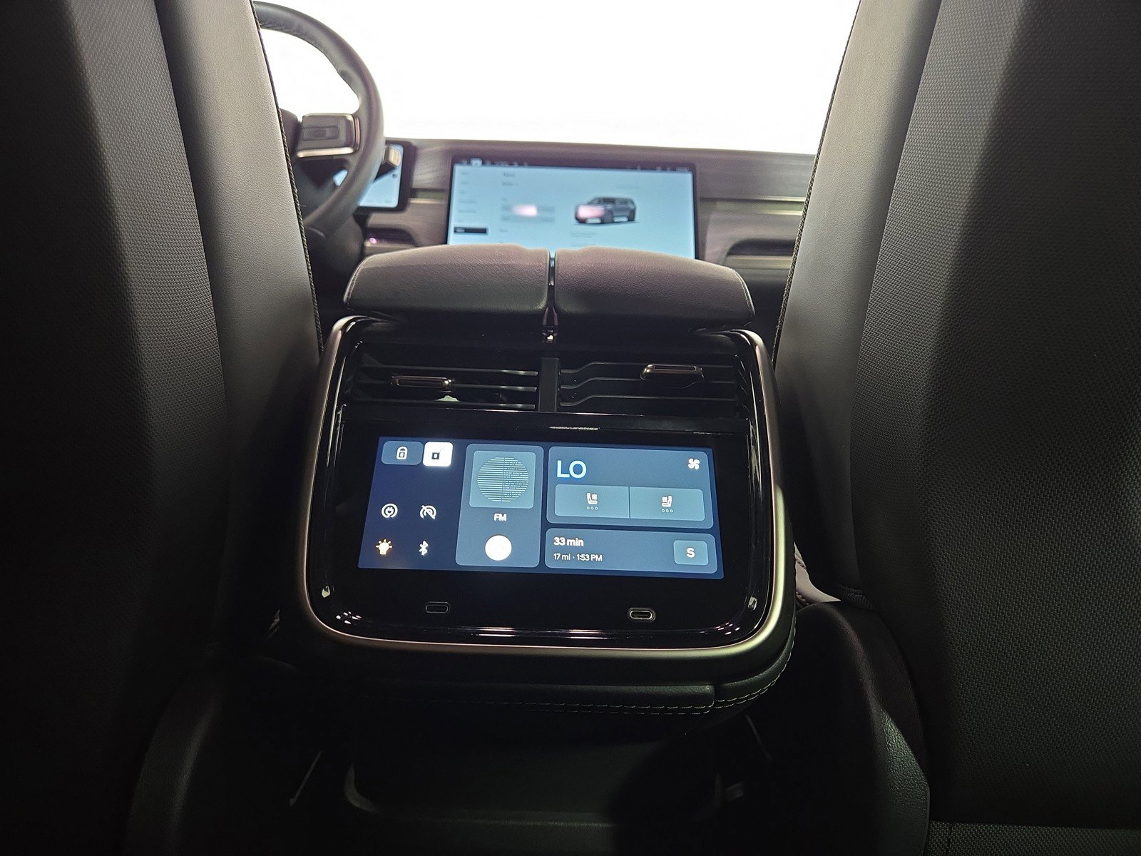 Used 2024 Rivian R1S Adventure AWD/4WD image 30