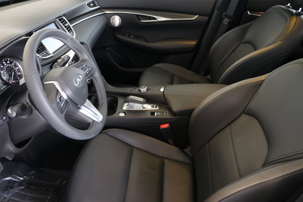 Certified 2025 INFINITI QX50 Luxe image 18