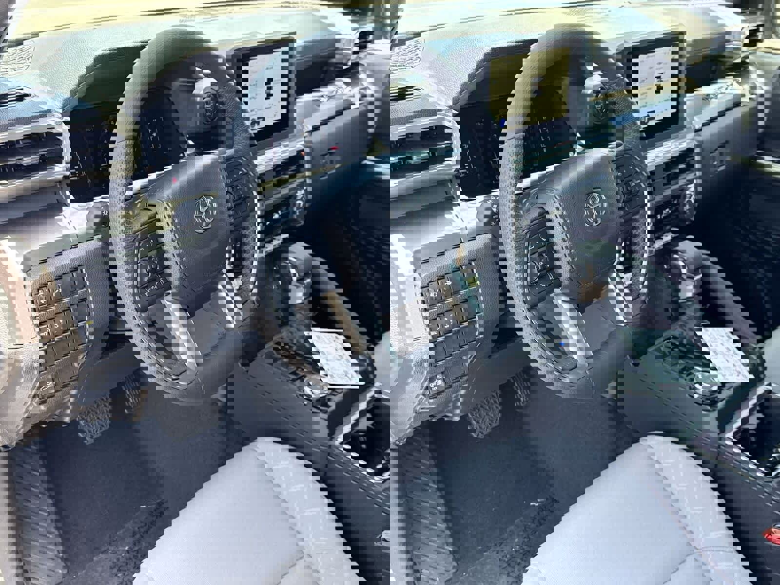 Used 2025 Toyota Tacoma SR5 image 15