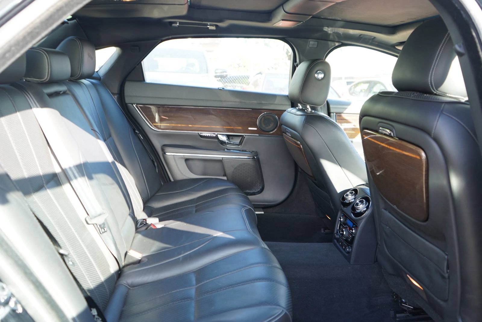 Used 2011 Jaguar XJ L Supersport RWD image 18