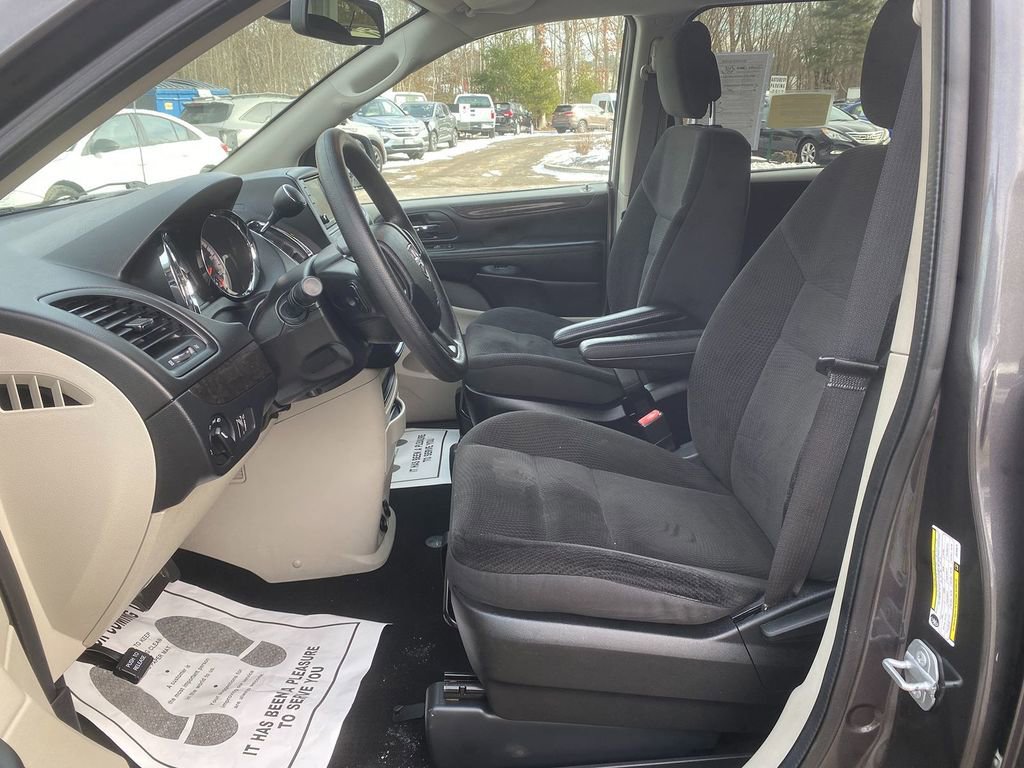 Used 2018 Dodge Grand Caravan SE w/ UConnect Hands-Free Group FWD image 12