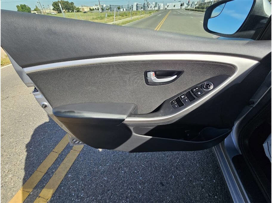Used 2016 Hyundai Elantra GT FWD image 31