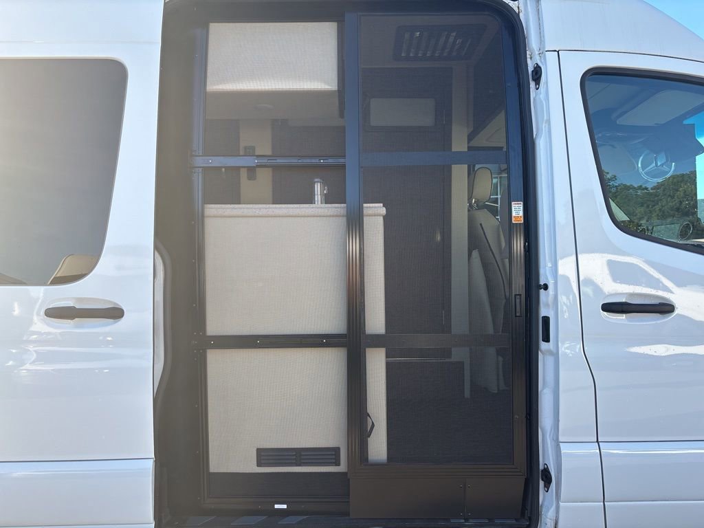 Used 2022 Mercedes-Benz Sprinter 2500 image 21