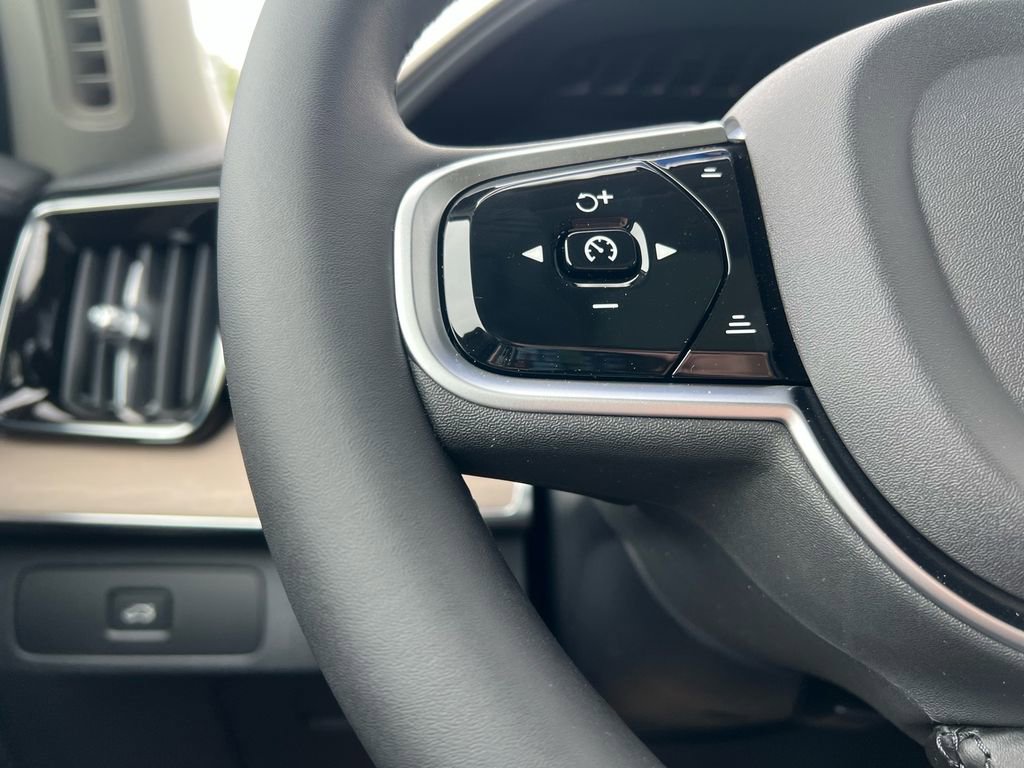 New 2026 Volvo XC90 B6 Plus w/ Protection Package Premier AWD/4WD image 12