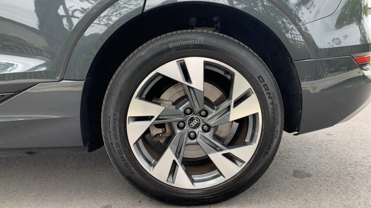 Used 2021 Audi e-tron Prestige w/ Prestige Package AWD/4WD image 19