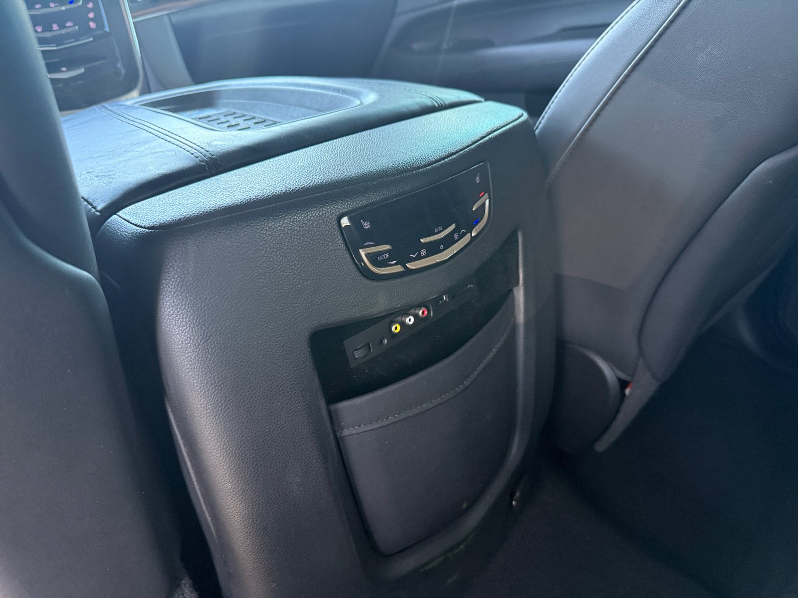 Used 2016 Cadillac Escalade Premium AWD/4WD image 14