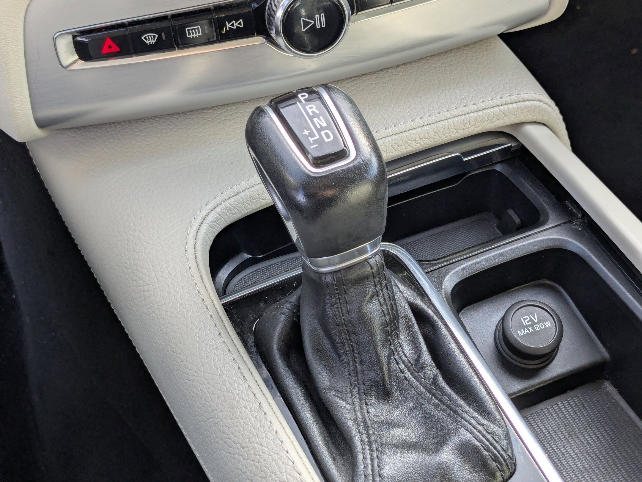 Used 2016 Volvo XC90 T5 Momentum image 24