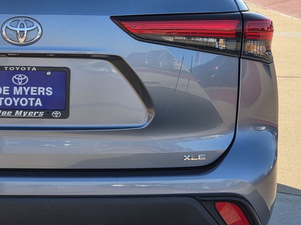 Used 2022 Toyota Highlander XLE FWD image 9