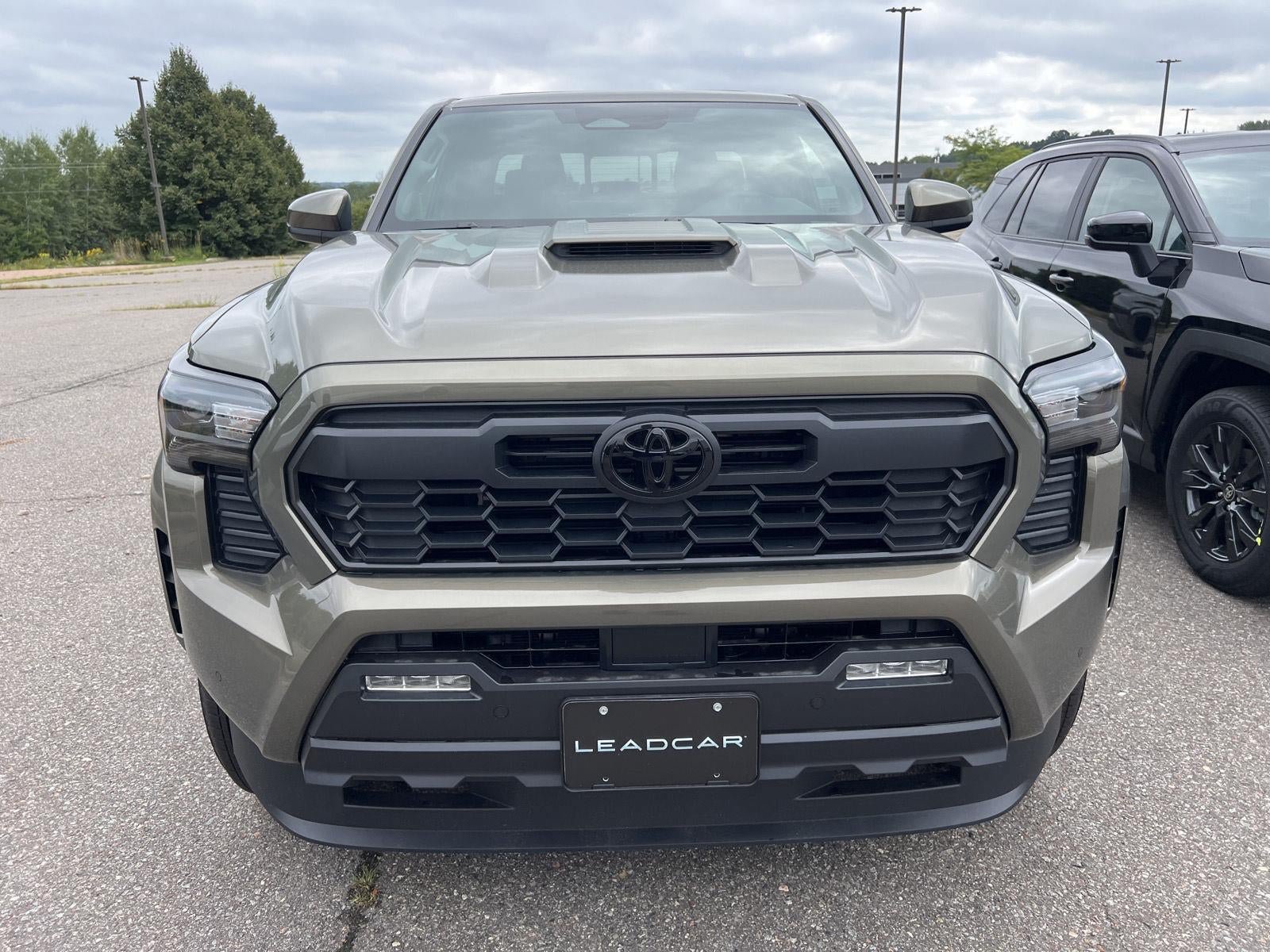 Used 2026 Toyota Tacoma TRD Sport w/ TRD Sport Upgrade Package AWD/4WD image 18