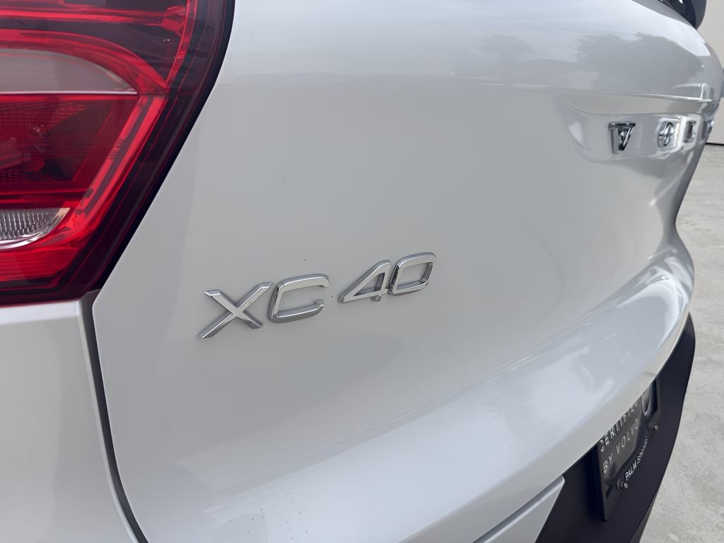 Used 2023 Volvo XC40 Recharge Ultimate image 17