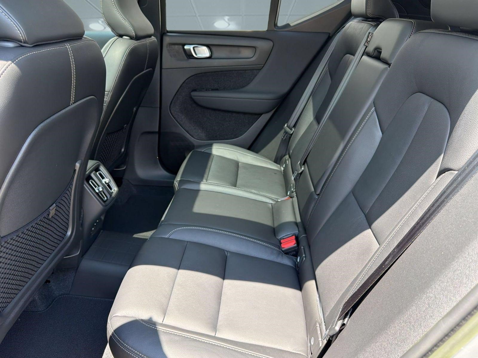 Used 2023 Volvo XC40 B4 Plus w/ Protection Package Premier FWD image 21