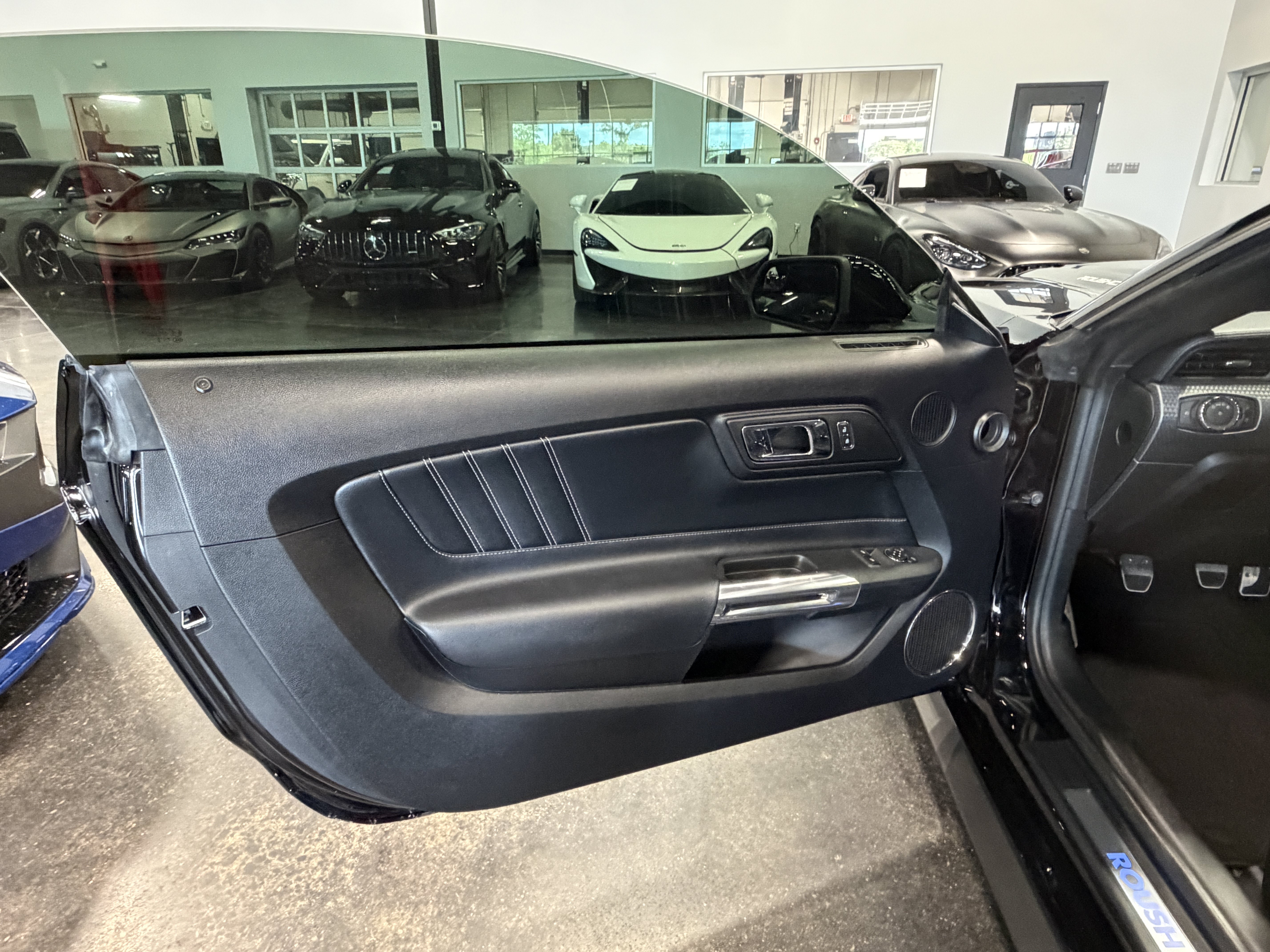 Used 2017 Ford Mustang GT Premium w/ GT Performance Package RWD image 9
