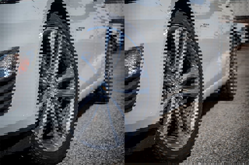 Used 2024 Chevrolet Malibu LT image 2