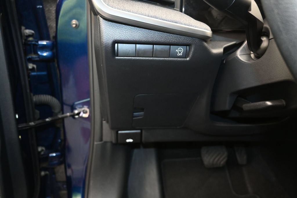 Used 2025 Nissan Kicks SV FWD image 12