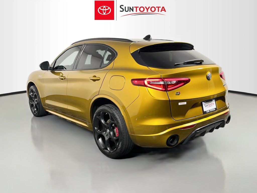 Used 2023 Alfa Romeo Stelvio Veloce AWD/4WD image 5
