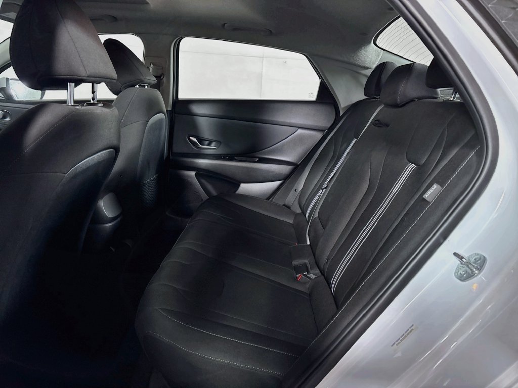 Used 2025 Hyundai Elantra SEL FWD image 21