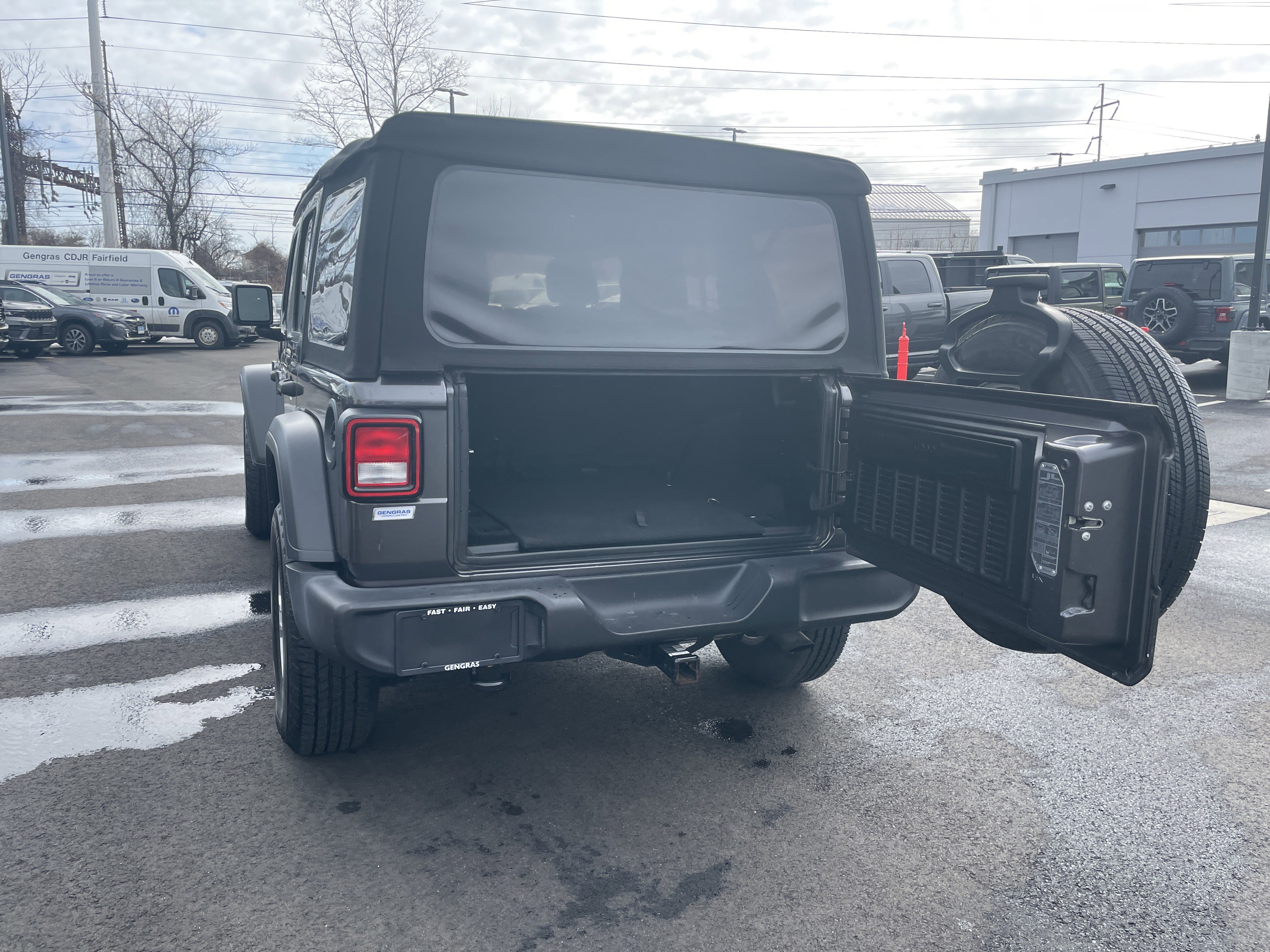 Used 2018 Jeep Wrangler Unlimited Sport S image 23