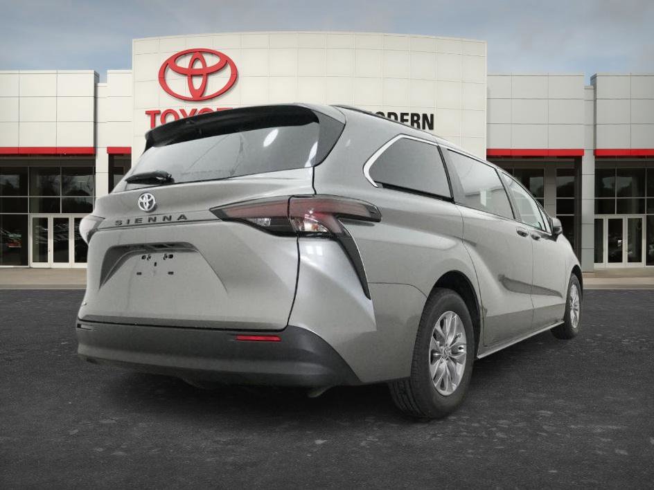 New 2026 Toyota Sienna LE FWD image 4