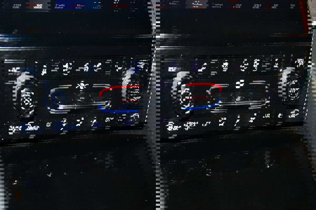 Used 2024 Jeep Grand Cherokee L Limited w/ Luxury Tech Group II image 39