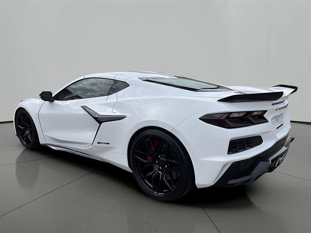 Used 2026 Chevrolet Corvette Z06 RWD image 3