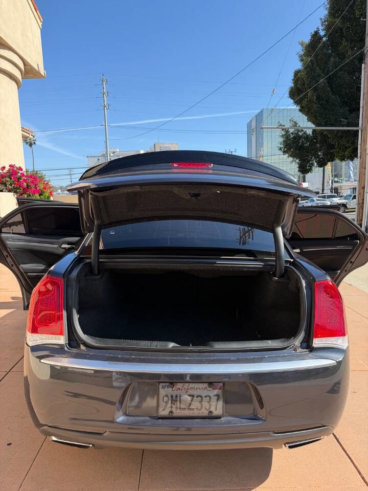 Used 2018 Chrysler 300 Touring w/ Chrome Appearance Package RWD image 21