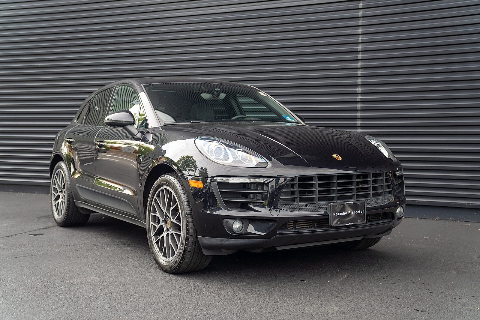 Used 2018 Porsche Macan Sport Edition AWD/4WD image 26