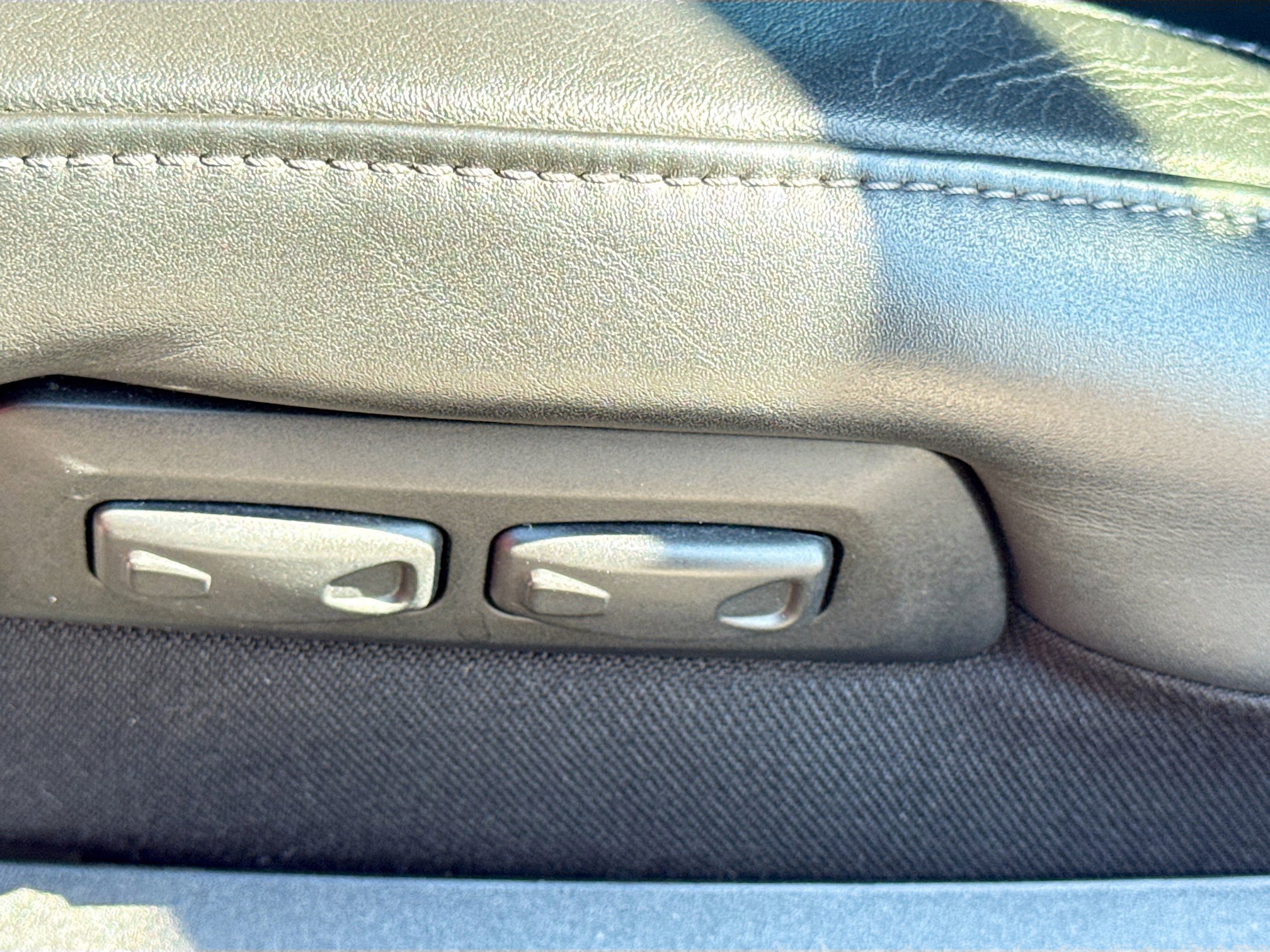 Used 2016 Mercedes-Benz AMG GT S w/ Exclusive Interior Package image 22