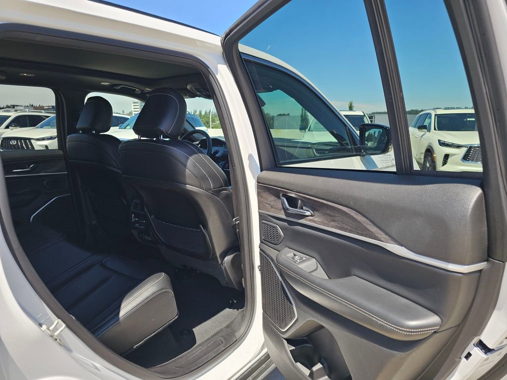 Used 2024 Jeep Grand Cherokee Limited 4xe image 14