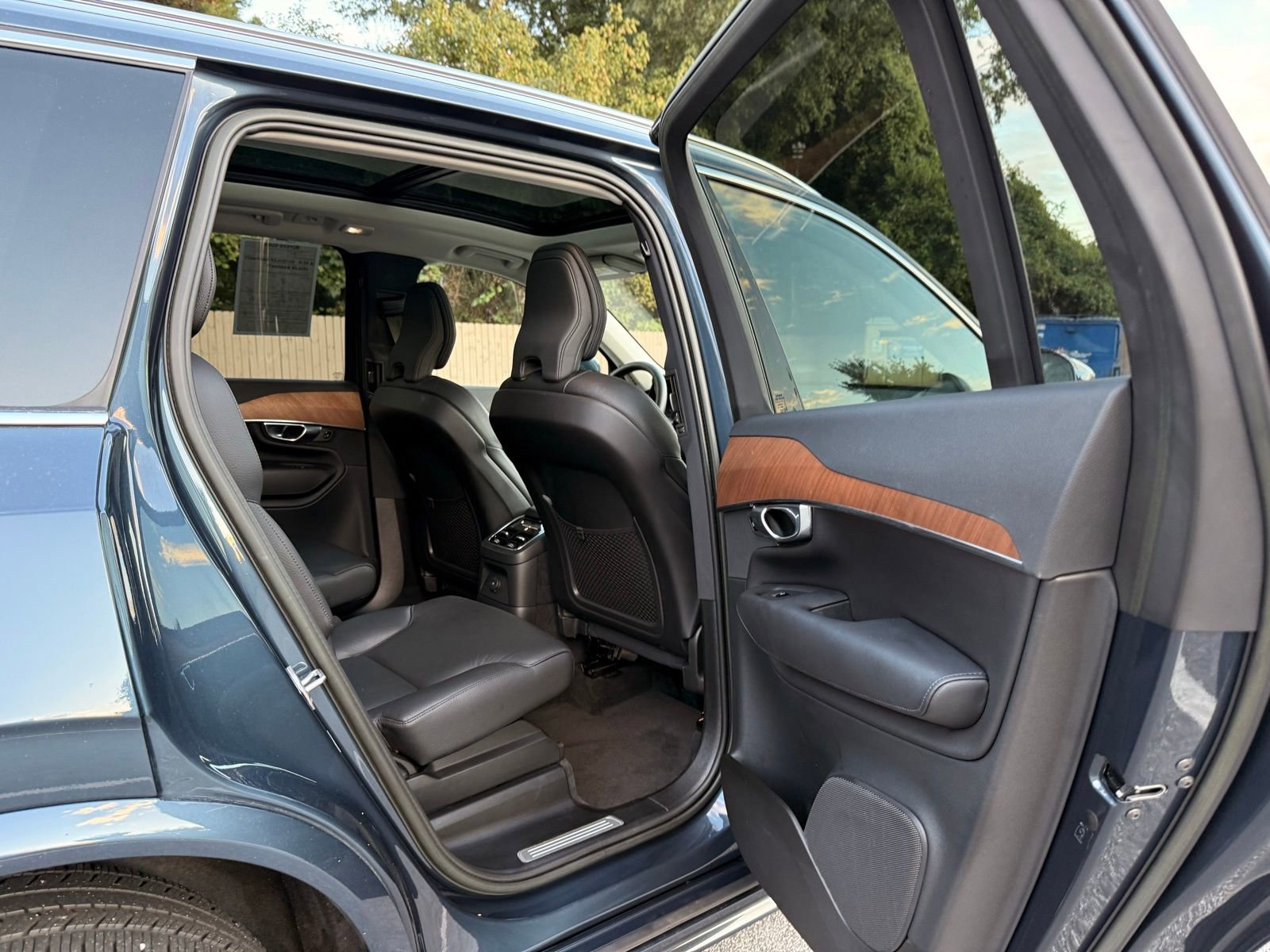 Used 2023 Volvo XC90 T8 Plus image 30