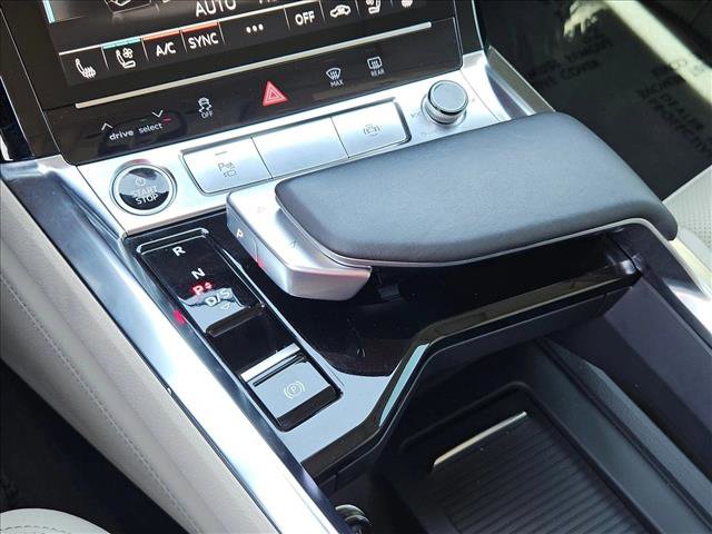 Used 2023 Audi e-tron Premium Plus w/ Premium Plus Package AWD/4WD image 18