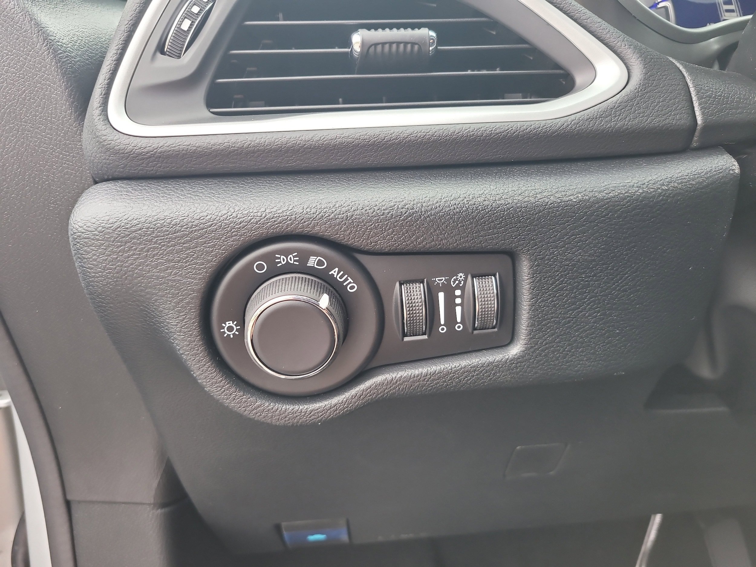 New 2026 Chrysler Voyager LX FWD image 24