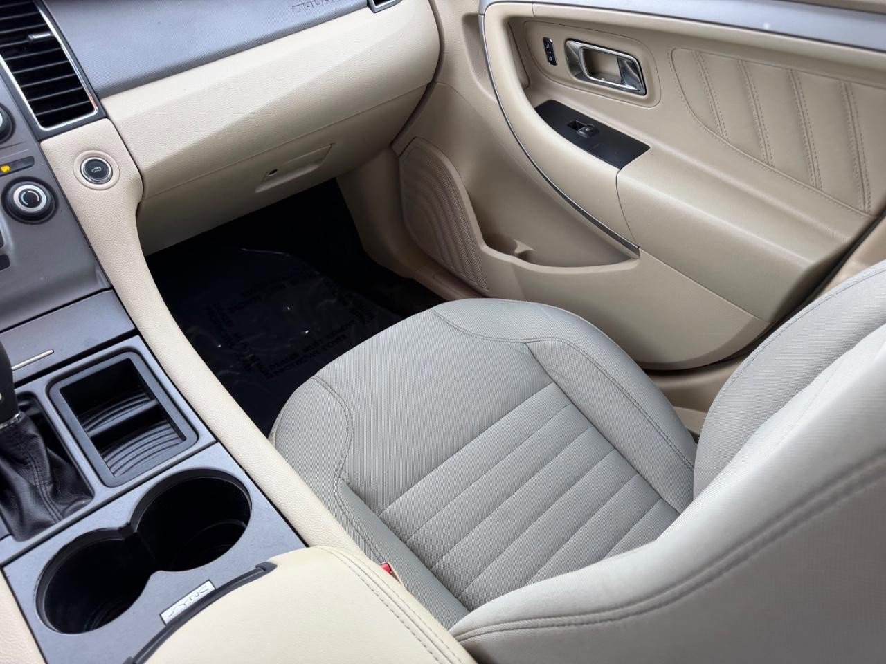 Used 2016 Ford Taurus SE FWD image 16