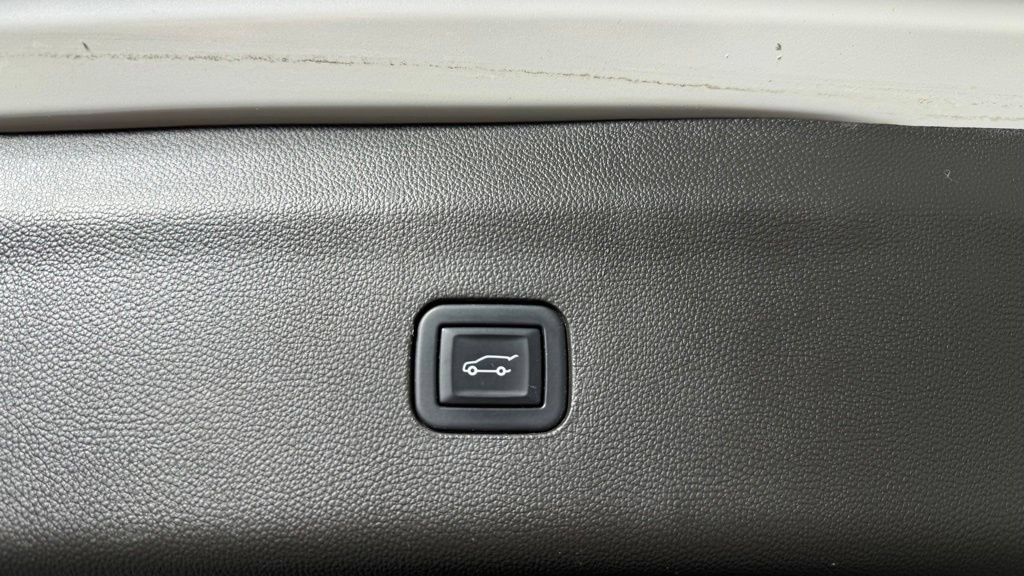 Used 2023 Buick Enclave Avenir w/ Avenir Technology Package AWD/4WD image 13