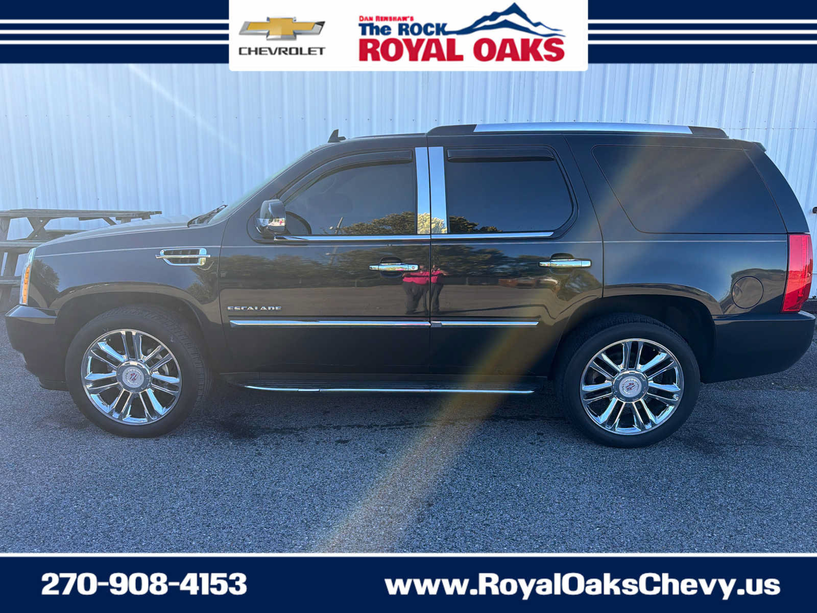 Used 2012 Cadillac Escalade Luxury AWD/4WD image 3